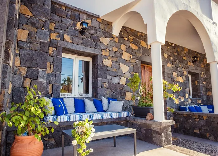 Cyclades Hotel Karterados (Santorini)