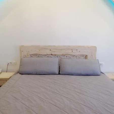 Cyclades 3* Karterados (Santorini)