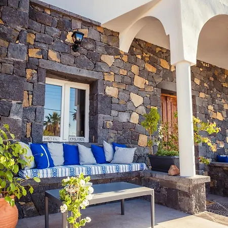 Cyclades Hotel Karterados (Santorini)